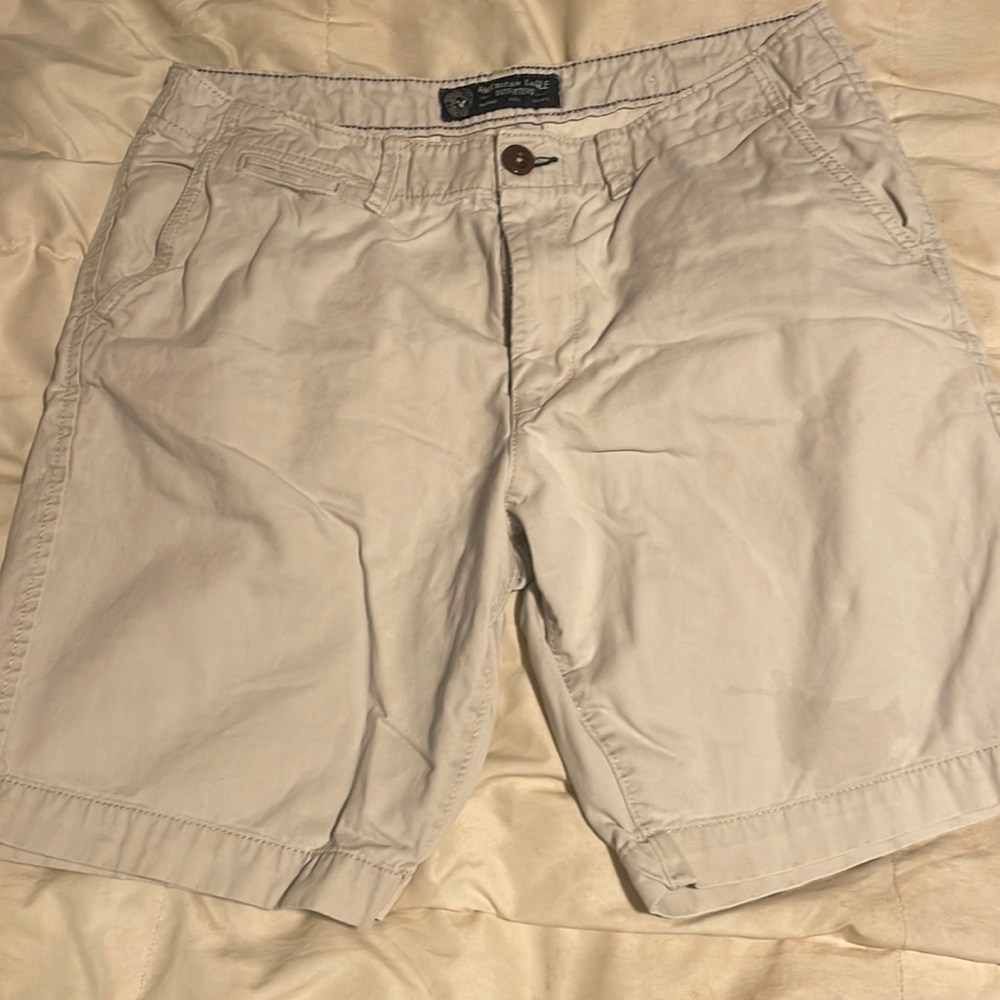 American Eagle Khaki shorts size 33